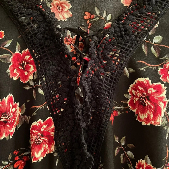 XHILERATION~RED FLORAL BLOUSE~NWOT~SM-M - Picture 5 of 7